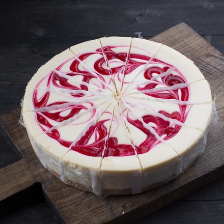 Чизкейк New York с клубникой, "CHEESEBERRY" 1200 гр (12 кусочков)