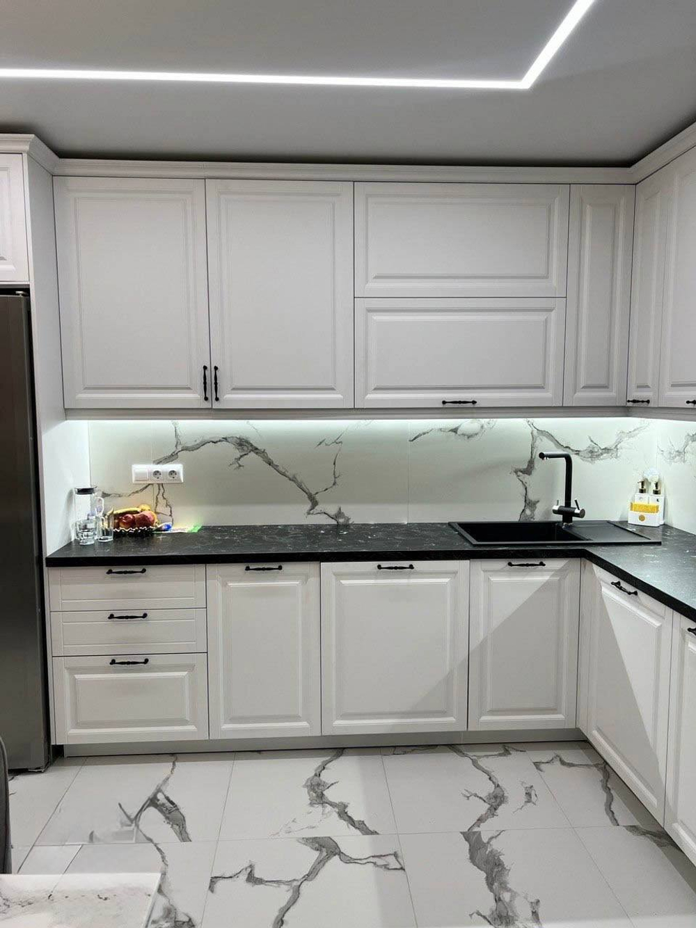 Кухонный гарнитур — фасады МДФ эмаль, корпус ЛДСП, столешница 40 мм