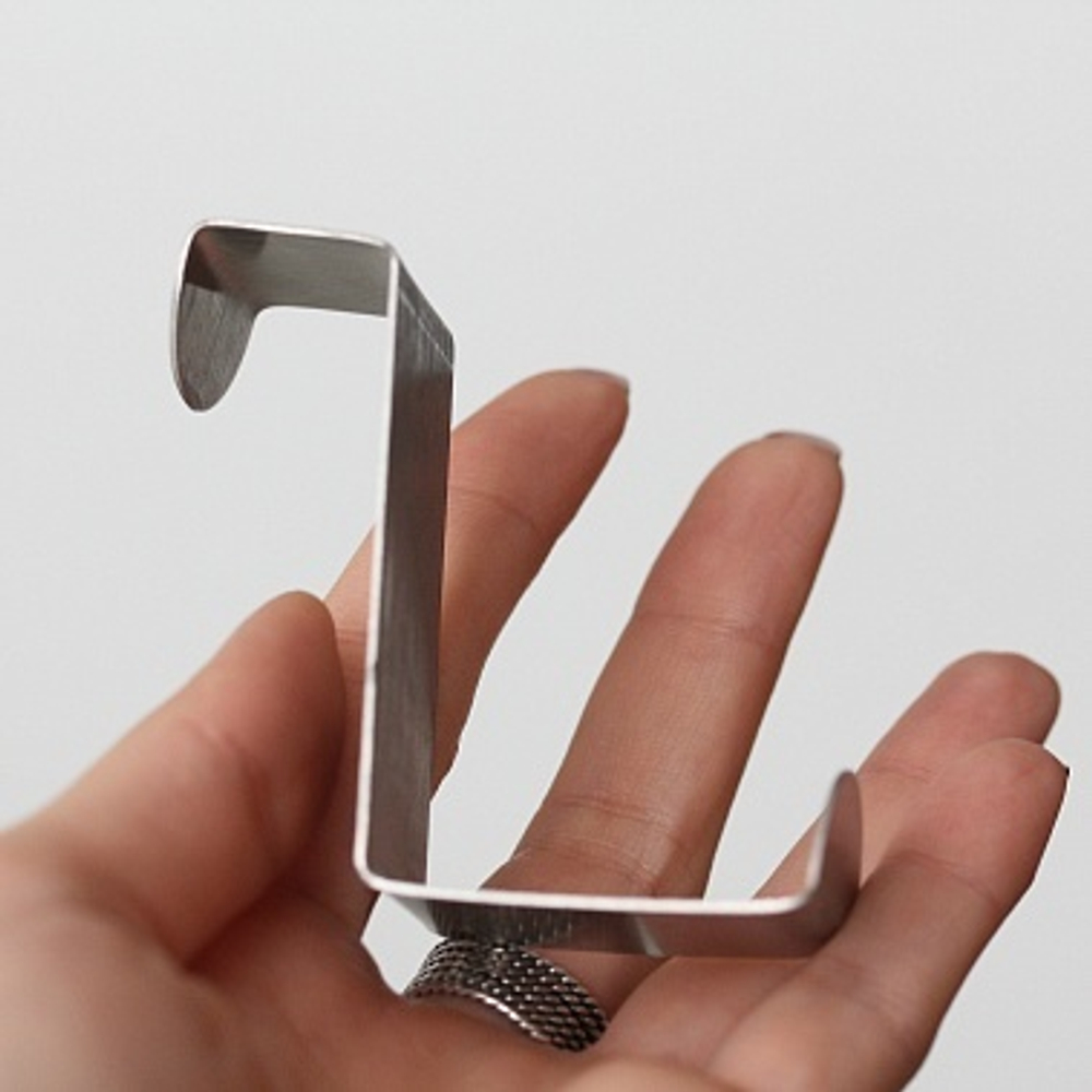 Крючок на дверь