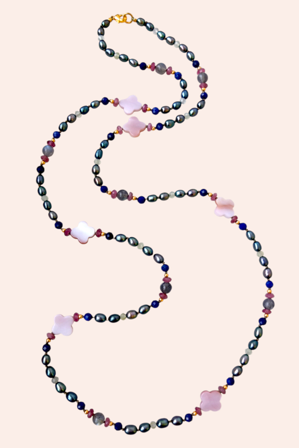 длинные бусы с черным жемчугом и перламутром