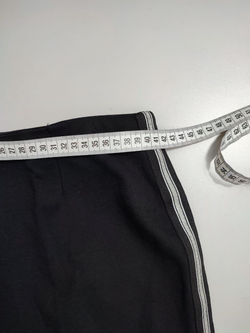 Юбка черная с лампасами 46 размер