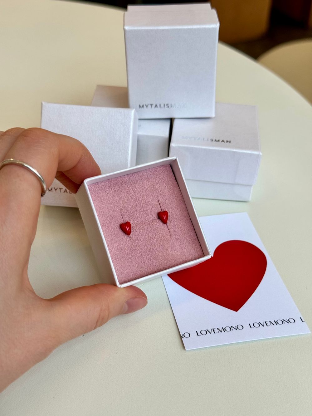 Серьги Love in red