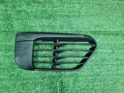 Решетка переднего бампера правая BMW X1 F48 15-19