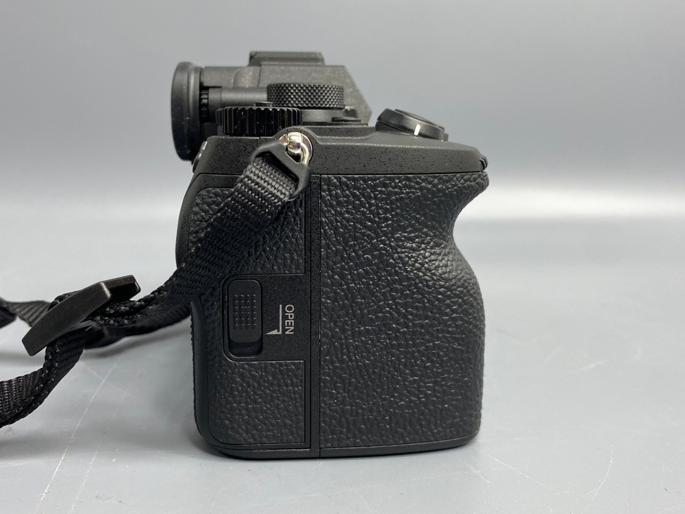 Новая Sony A7 Mark IV Body 10 кадров