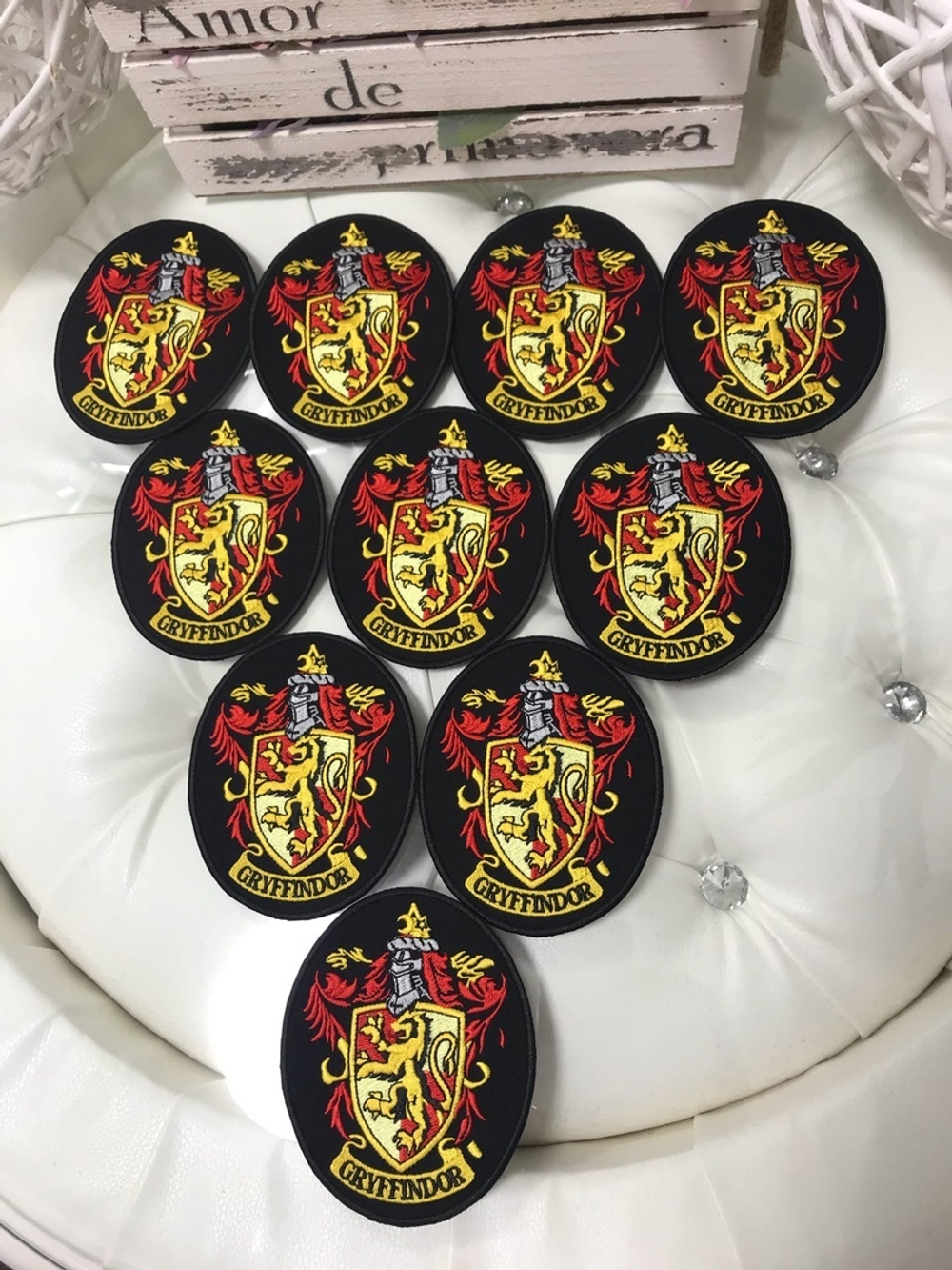 Вышивка шевронов, логотипов.