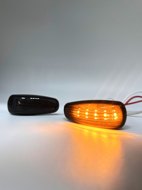 Повторители поворота на крыло диодные черные тонированные для Лада Приора, Калина 2 шт