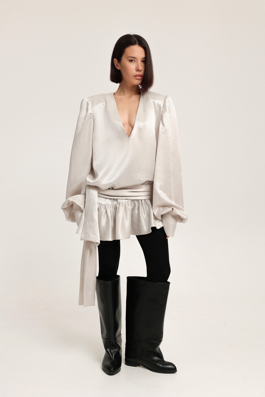 Платье с воланом