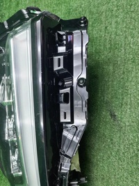 Фара правая Toyota Land Cruiser 300 (2021-нв) LED