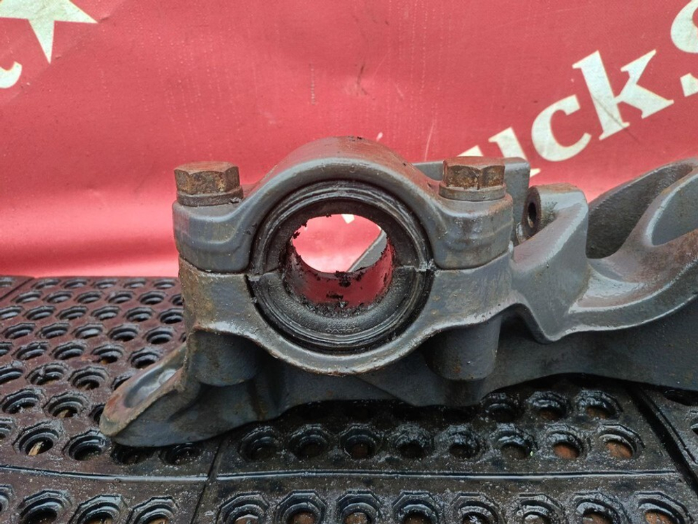 Кронштейн пневморессоры левый 2017 г.