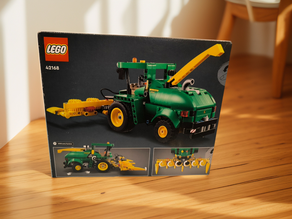 LEGO Technic 42168 Комбайн John Deere 9700 — реалистичная модель техники