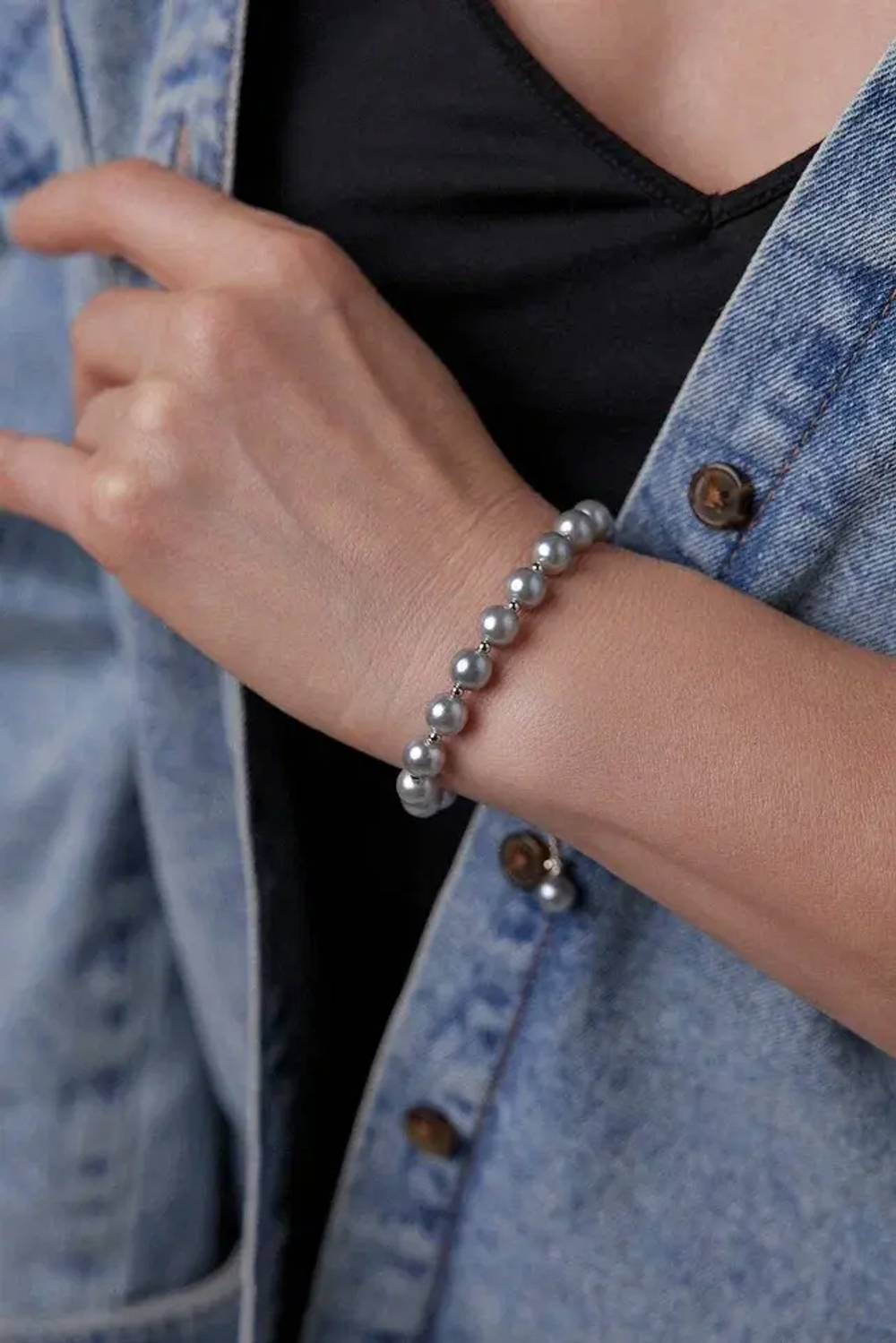 Браслет из серо-зеленого жемчуга 0,6 см на бегунке, оттенок серебро