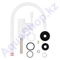 Белый кран чистой воды в деталях комплектации