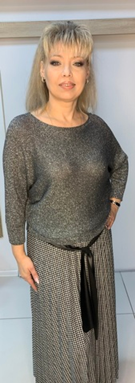 Нарядный блузон с люрексом и бантом