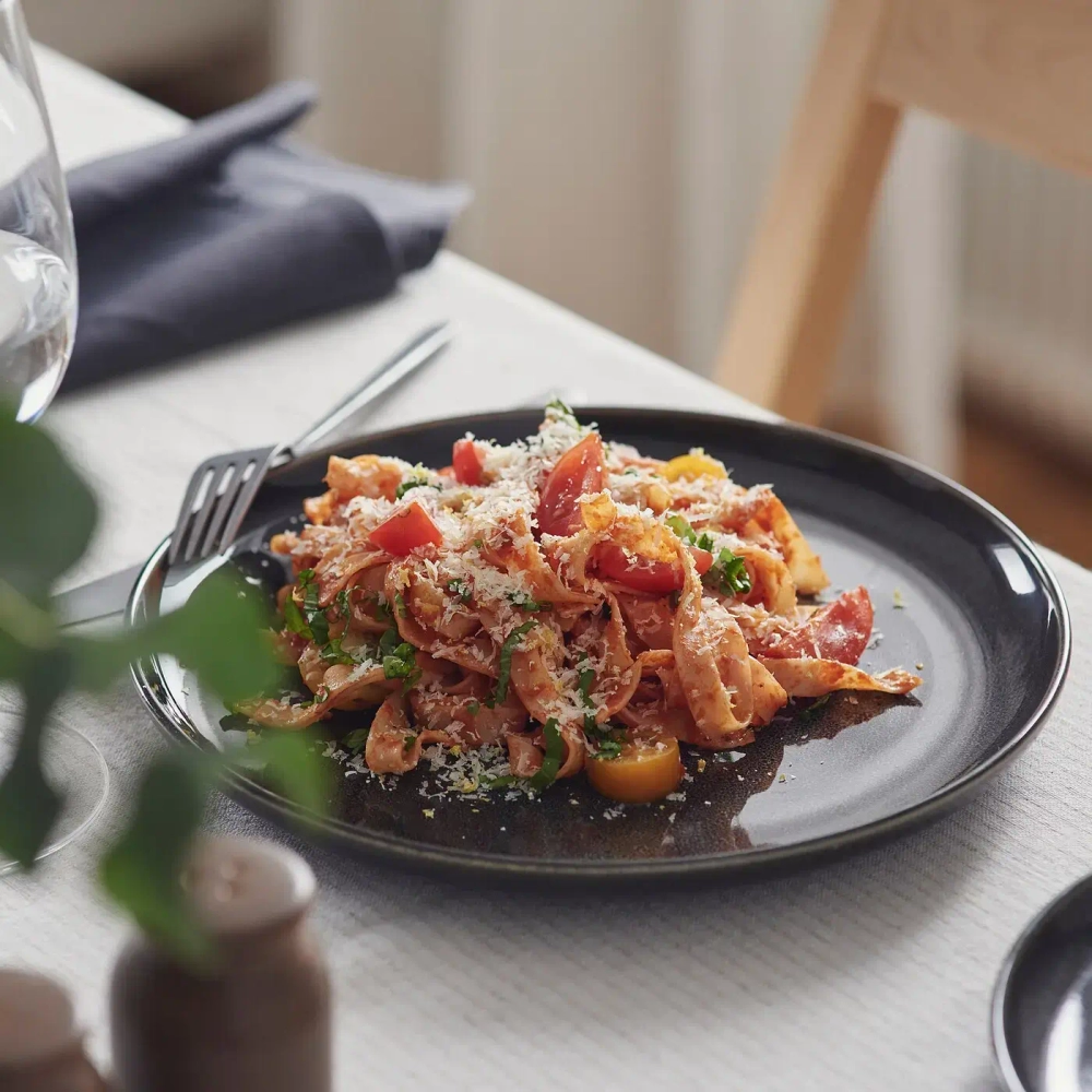 Тарелка IKEA GLADELIG (ГЛАДЕЛИГ), Темно-серый, 25 см