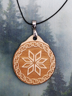 Кулон из дерева Алатырь