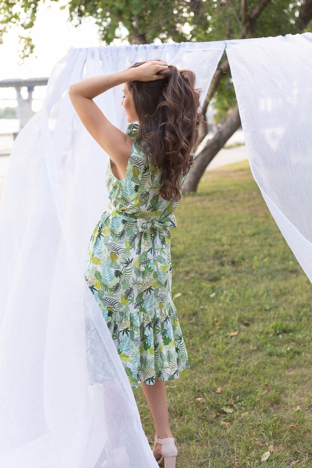 Платье с открытыми плечами листья из хлопка