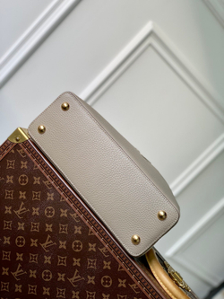 Louis Vuitton Capucines MM