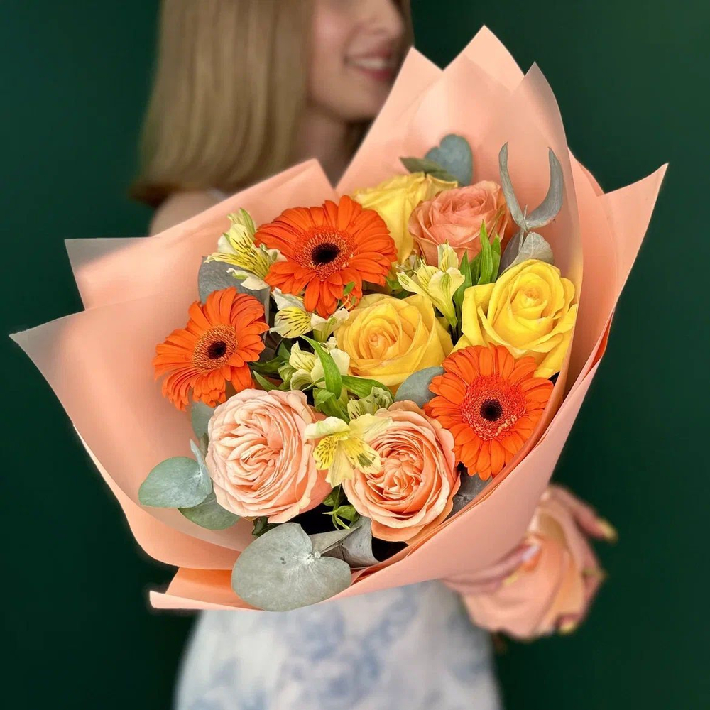 букет цветов яркий недорого в Москве купить