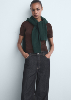 Джинсы с широкими штанинами и высокой посадкой