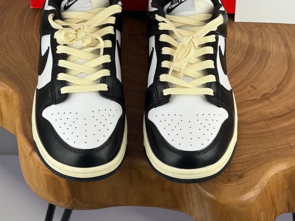 Nike Dunk Low Vintage Panda