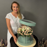 Живые бабочки с розами