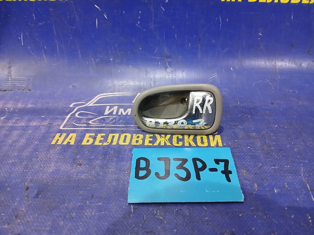 Ручка двери задней правой салонная MAZDA FAMILIA 2001