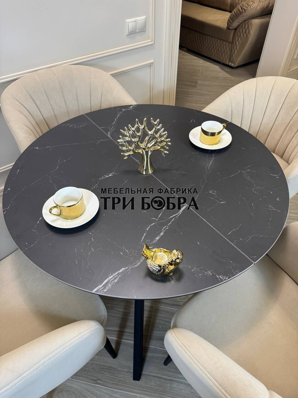 Круглый раздвижной стол "Бонжур", керамогранит, черный мрамор и стулья "Версаль"