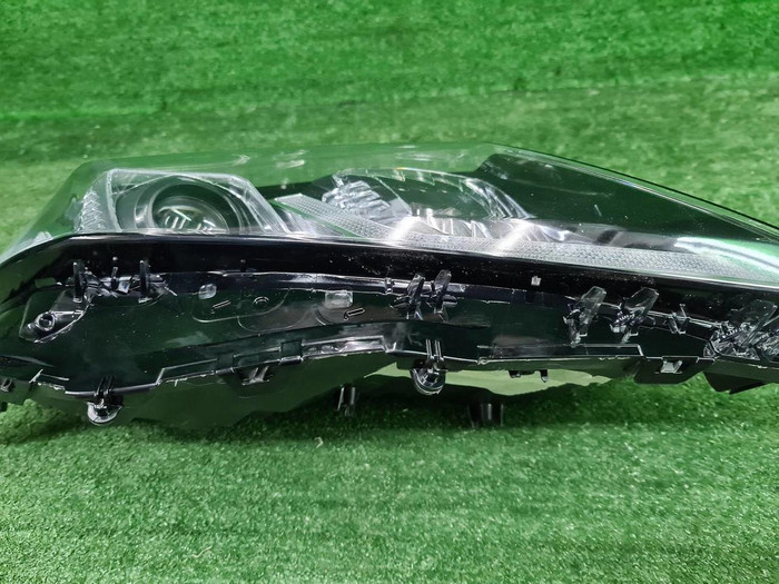 Фара правая Toyota Camry xv70 (2017-н.в.) LED