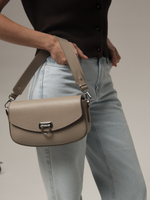 Сумка кожаная на плечо кросс-боди бежевый латте