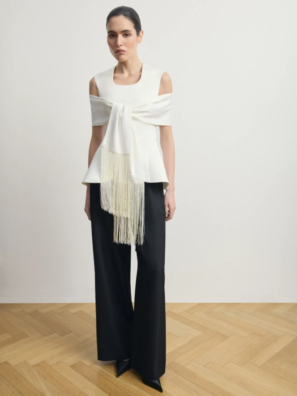 Атласный шарф с бахромой "Lune Satinée" молочный