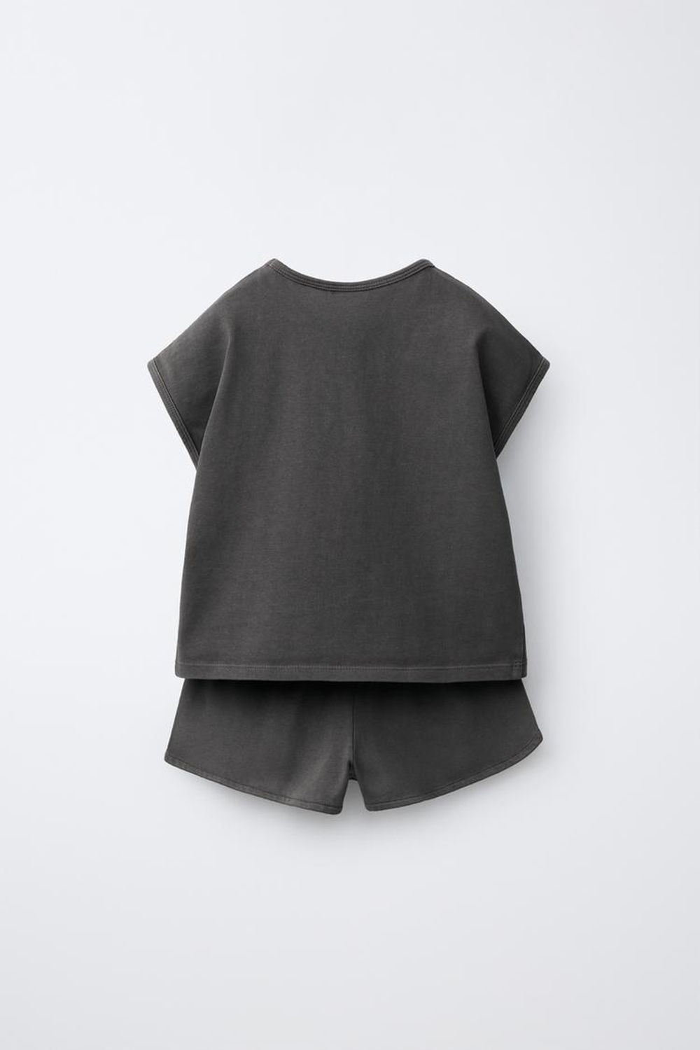 ZARA КОМПЛЕКТ ИЗ ФУТБОЛКИ И ШОРТОВ-БЕРМУДОВ, ТЕМНЫЙ АНТРАЦИТ