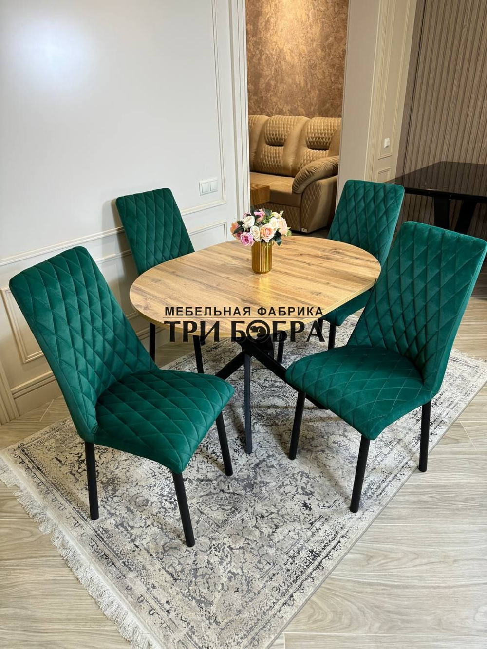 Круглый раздвижной стол "Лофт", дуб вотан и стулья "Бентли" изумруд