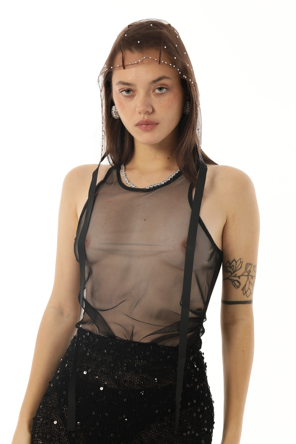 Чепчик с камнями