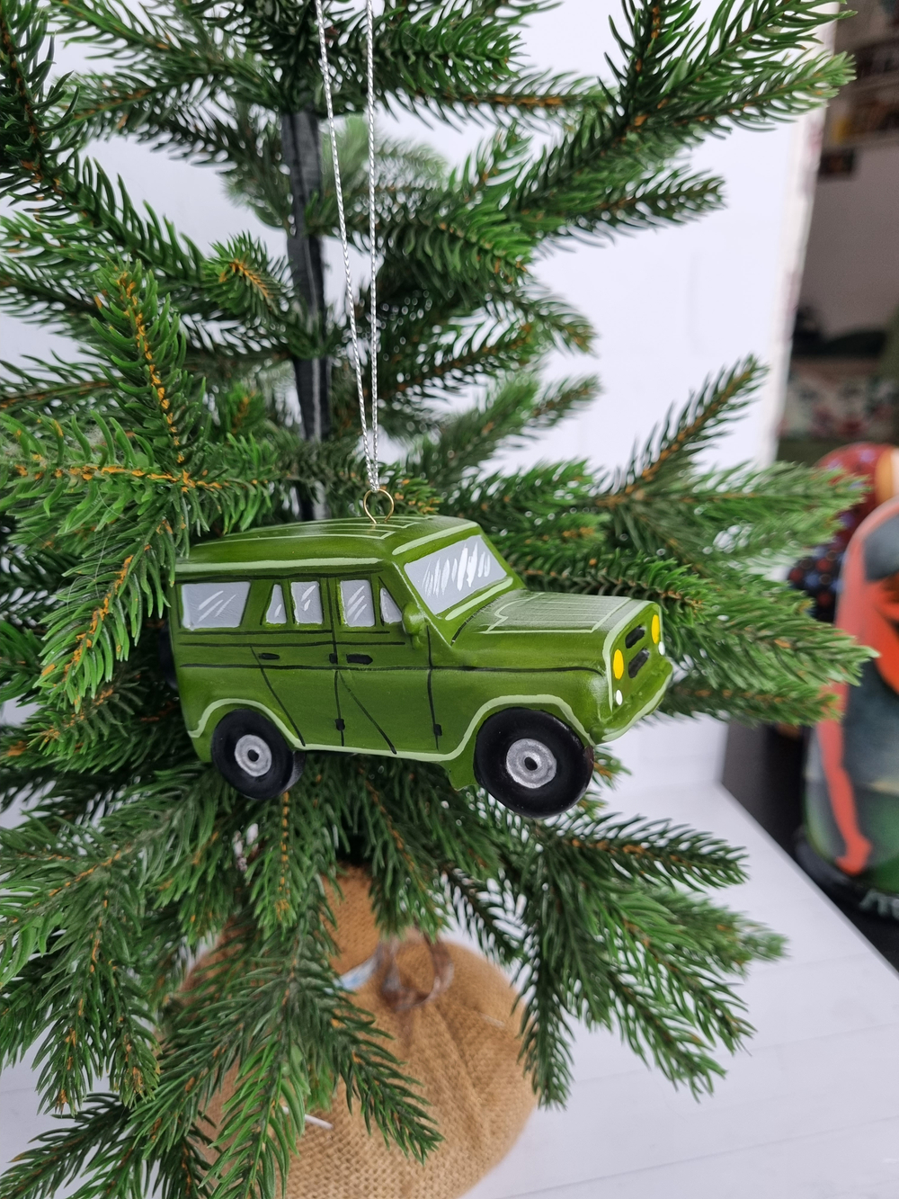 Фарфоровая игрушка "Машина УАЗ"