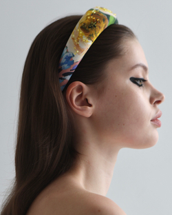 Ободок из розовой шерсти расшитый камнями в тон