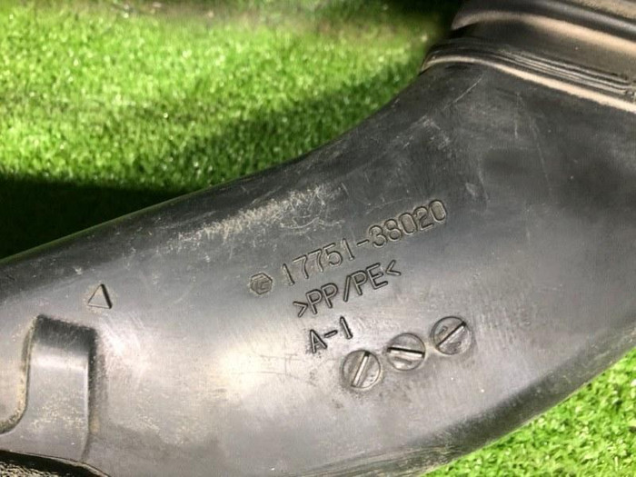 Воздуховод воздушного фильтра Lexus LS 4 (2008-2017)