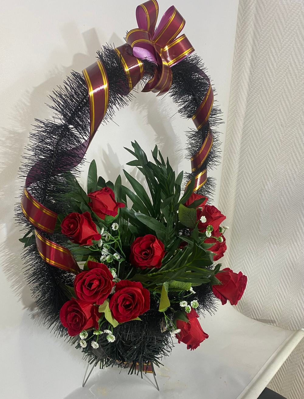 Корзина ритуальная 50 см Алые розы