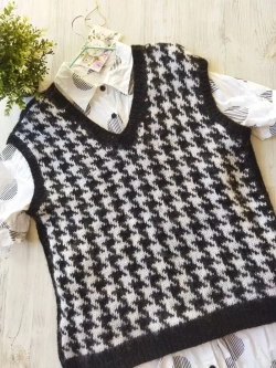 Жилет вязаный ажурный