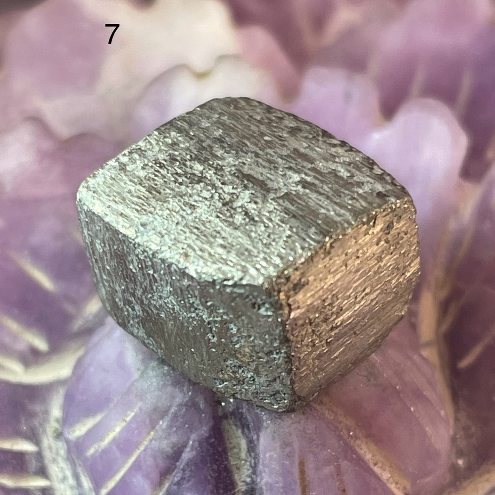 39223 Пирит куб кристалл необработанный 16-18мм