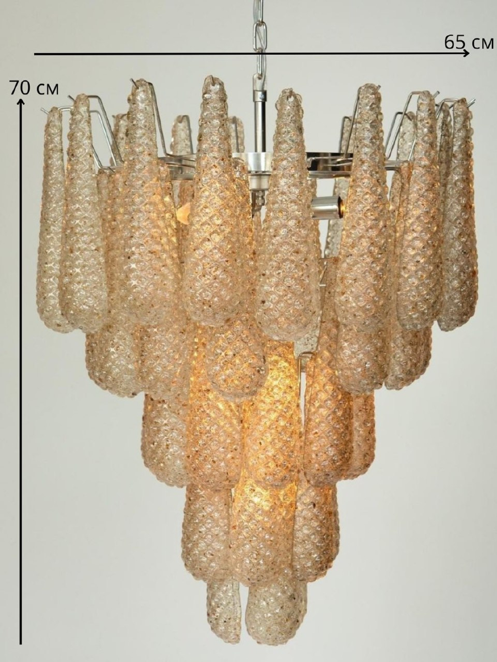 Эффектная люстра с каскадом фактурных стеклянных подвесок ✨