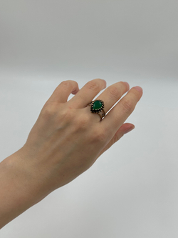 Кольцо с зелёным кристаллом