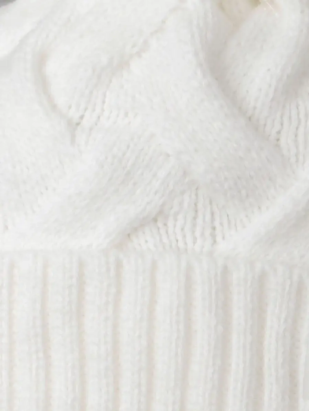 Шапка для девочки на завязках на осень