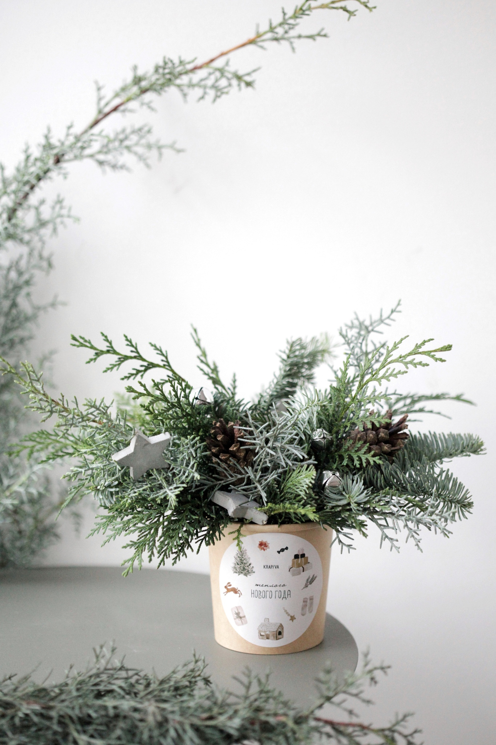 Новогодняя композиция в крафтовом стаканчике № 7