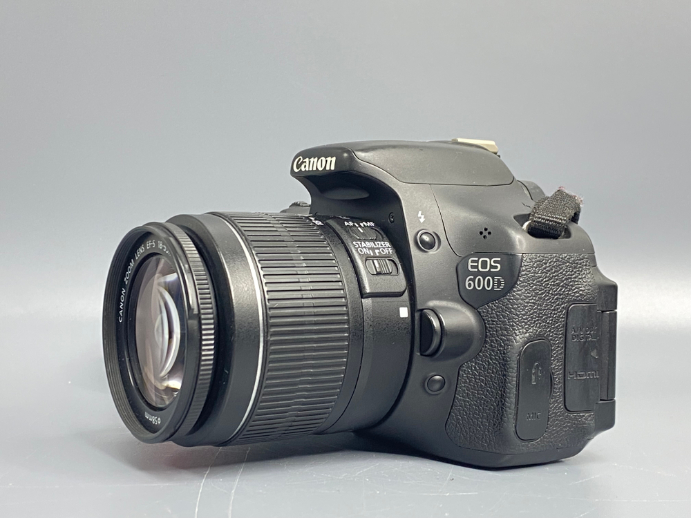 Canon 600D kit 18-55mm IS ll 27.000 кадров