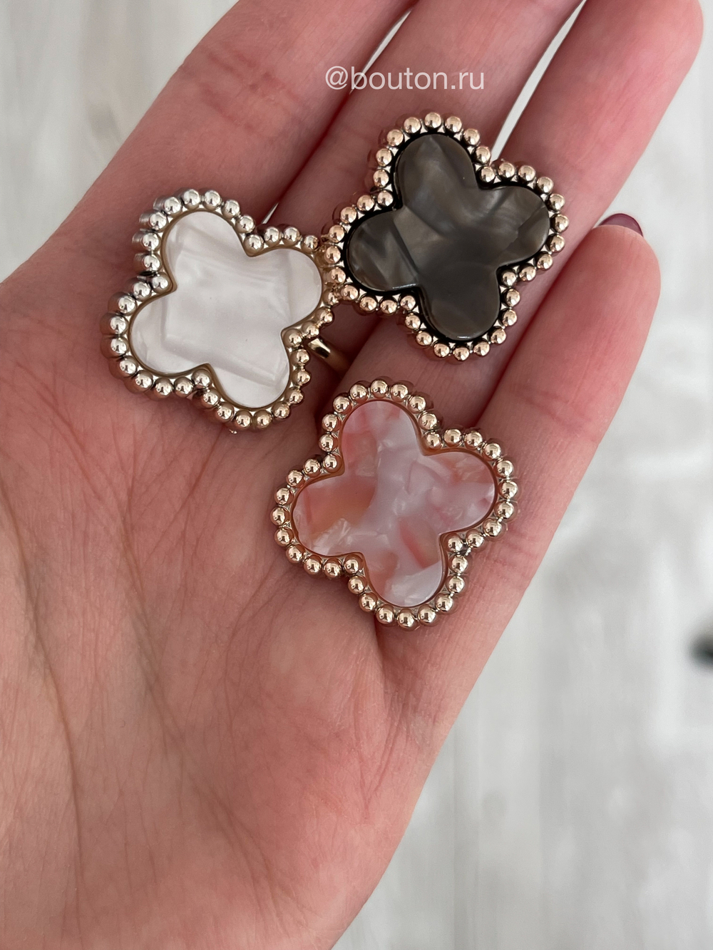 Пуговицы перламутр цветок белый (сероватый) 21,5 мм