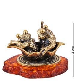 Народные промыслы AM-3697 Фигурка «Лягушки Речная прогулка» (латунь, янтарь)