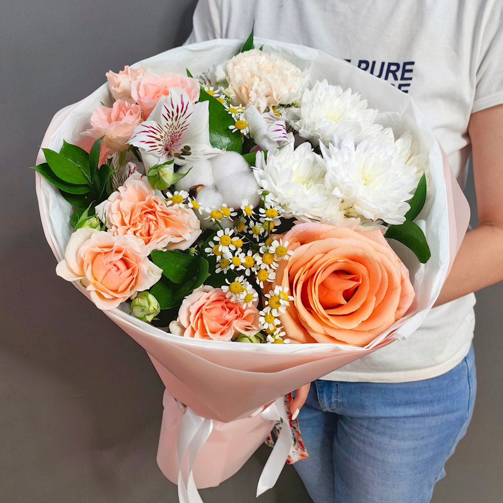 Авторский букет в кремовой гамме