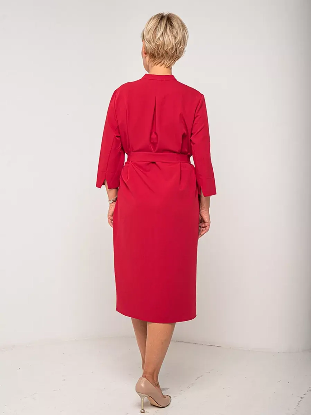 Платье-рубашка на кнопках миди с рукавом 3/4