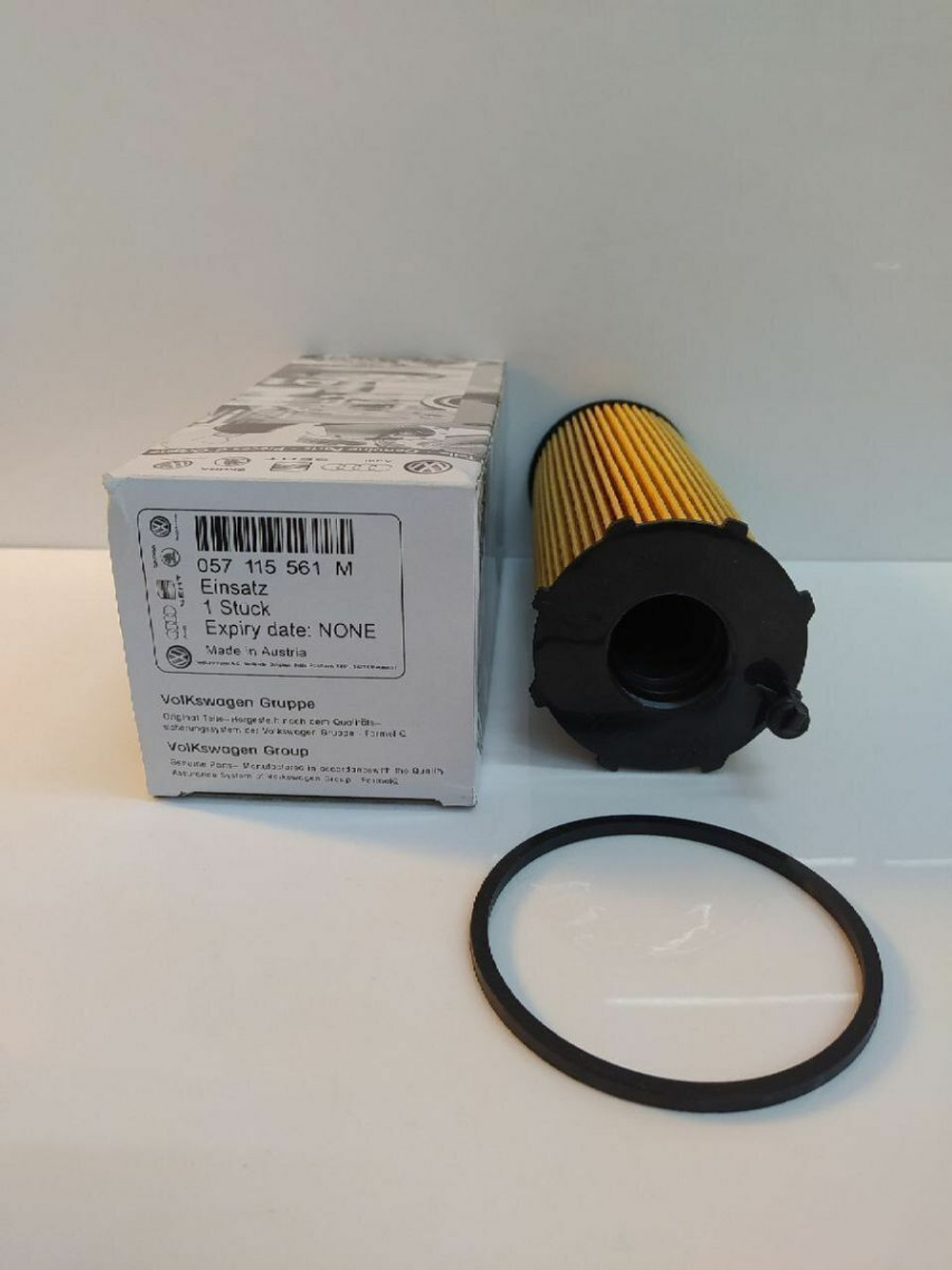 Фильтр масляный 057115561M VW Touareg I, Touareg II, Passat CC II