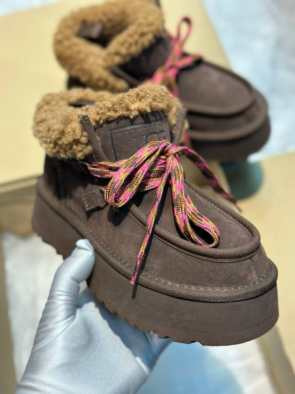 UGG